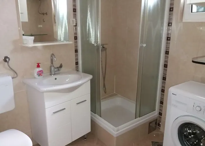 Apartment Center Tonka